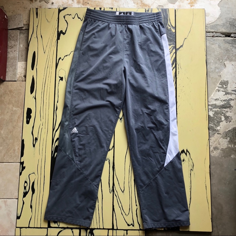 Men’s Adidas track sweatpants zipper leg opening